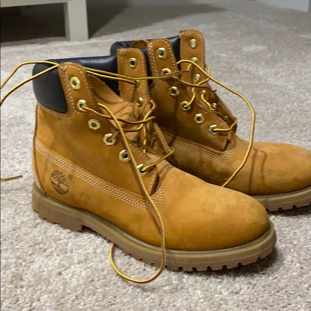 COPY - Timberlands women’s size 7